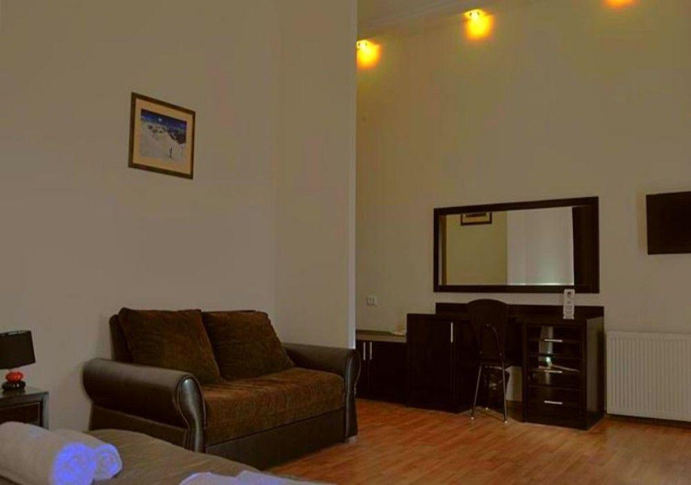 Gold Star Hotel Tbilisi Buitenkant foto