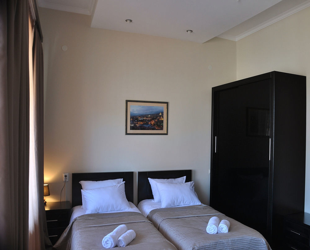Gold Star Hotel Tbilisi Buitenkant foto