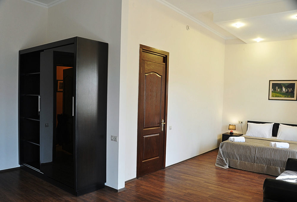 Gold Star Hotel Tbilisi Buitenkant foto