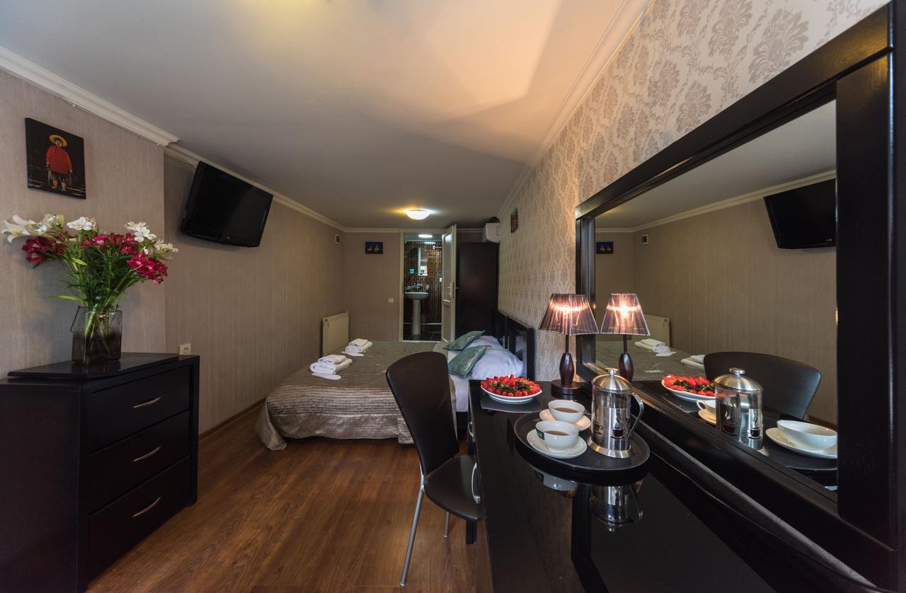 Gold Star Hotel Tbilisi Buitenkant foto