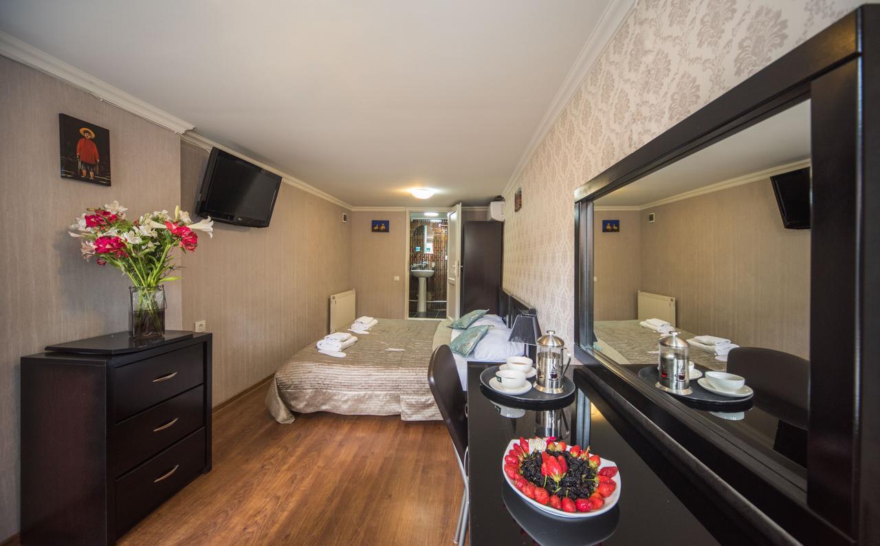 Gold Star Hotel Tbilisi Buitenkant foto
